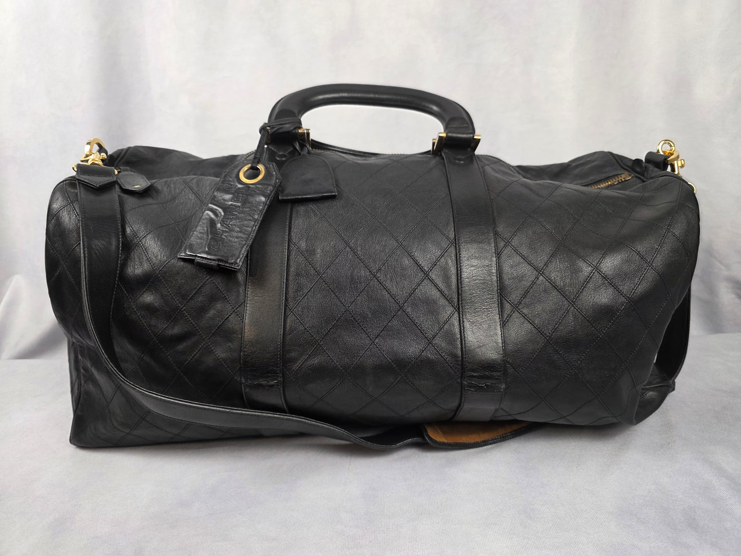 CHANEL VINTAGE & RARE DIAMOND QUILTED LAMBSKIN BLACK TRAVEL BAG, SIZE 60CM
