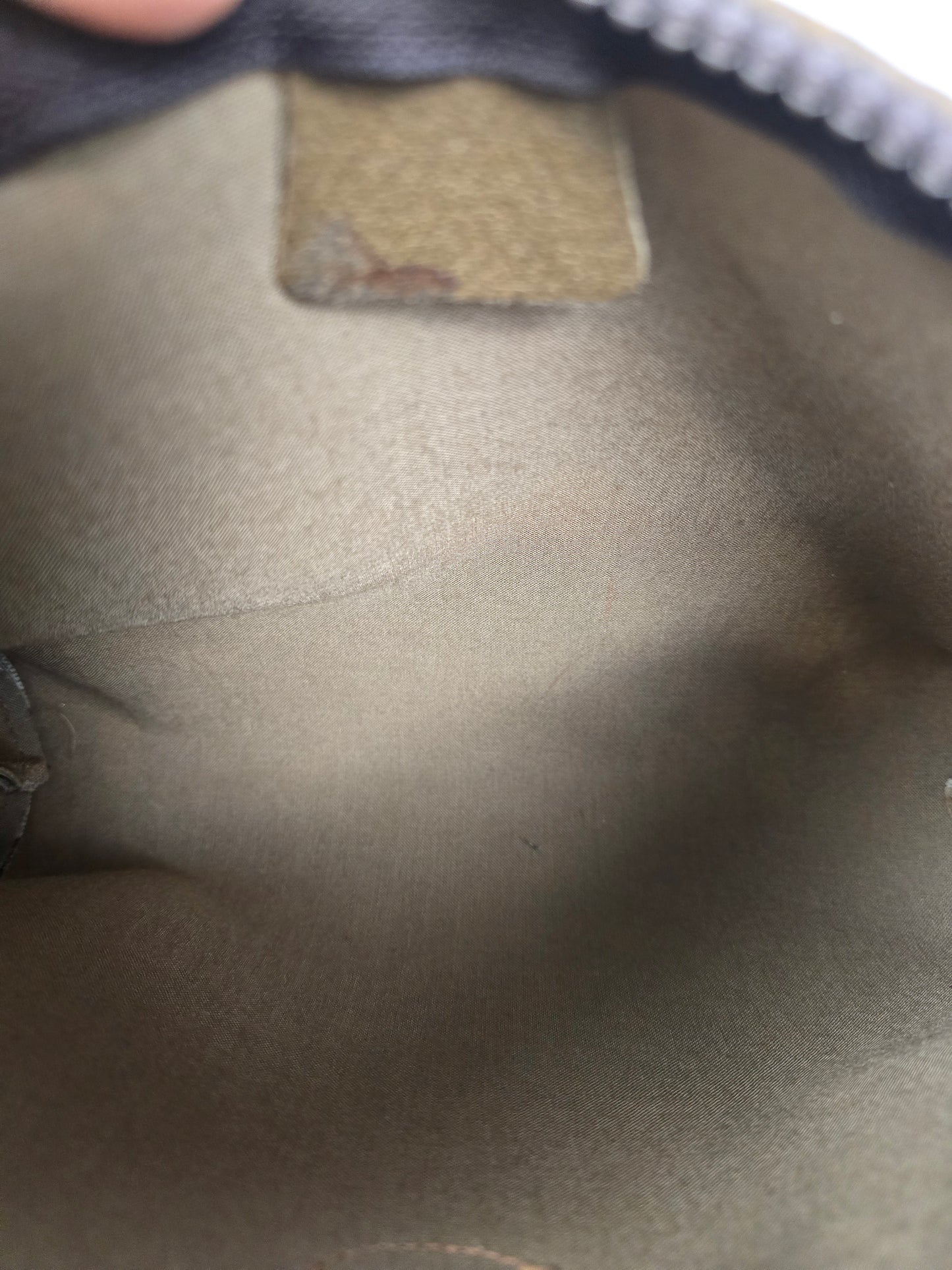 Gucci GG Supreme Pouch