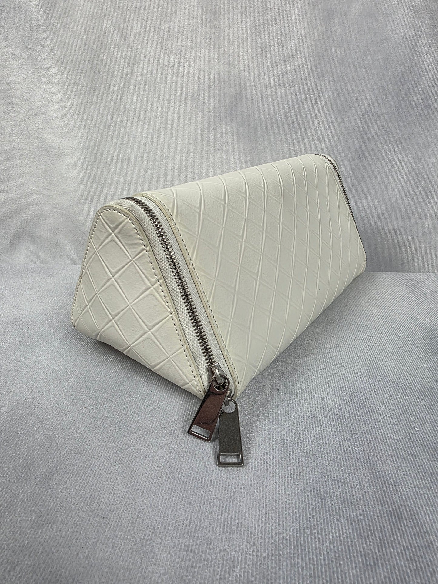 BOTTEGA VANETTA INTARSIO 15 EMBOSSED COSMETIC ZIPPER BAG