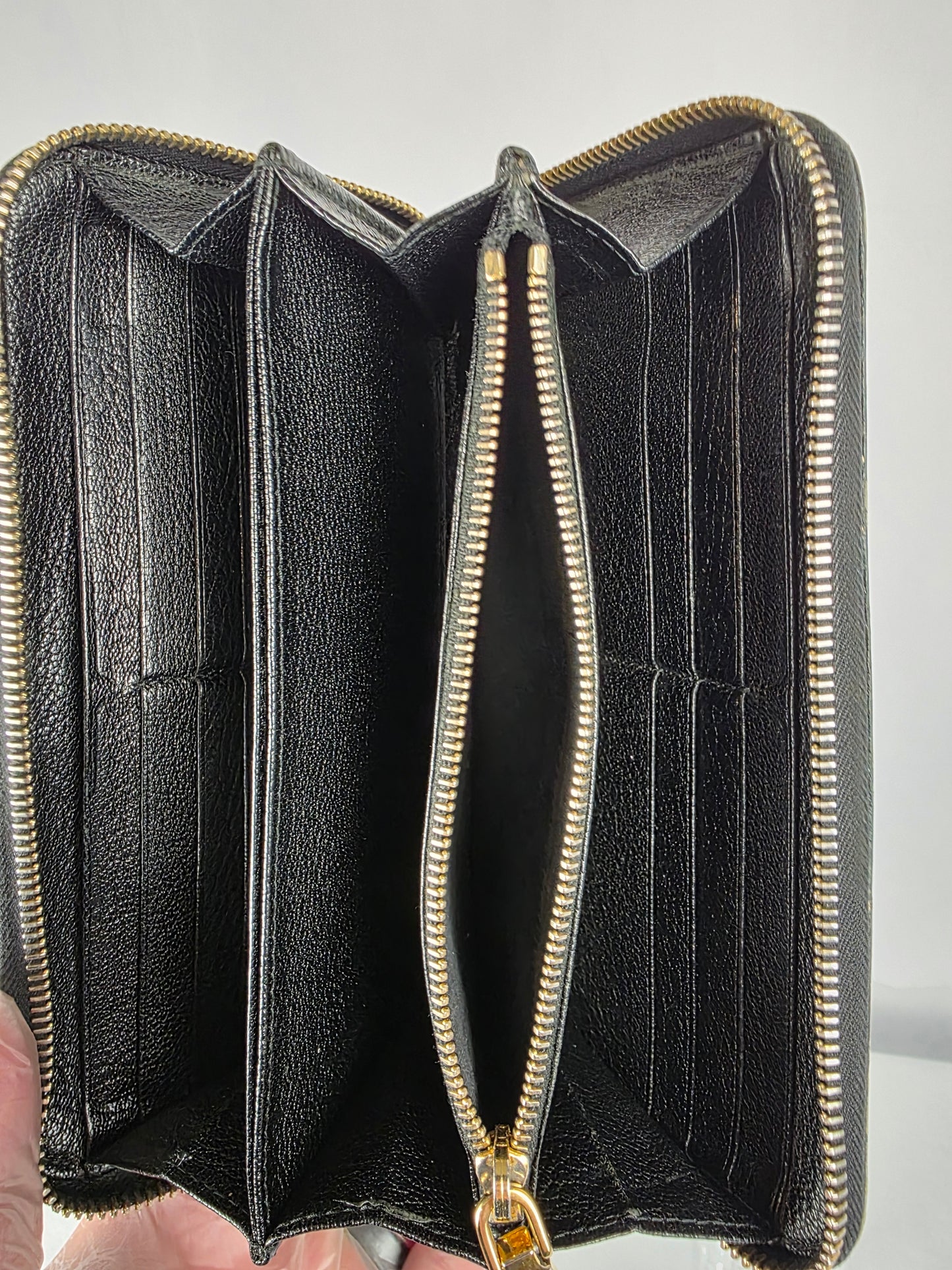 MIU MIU ZIPPER WALLET