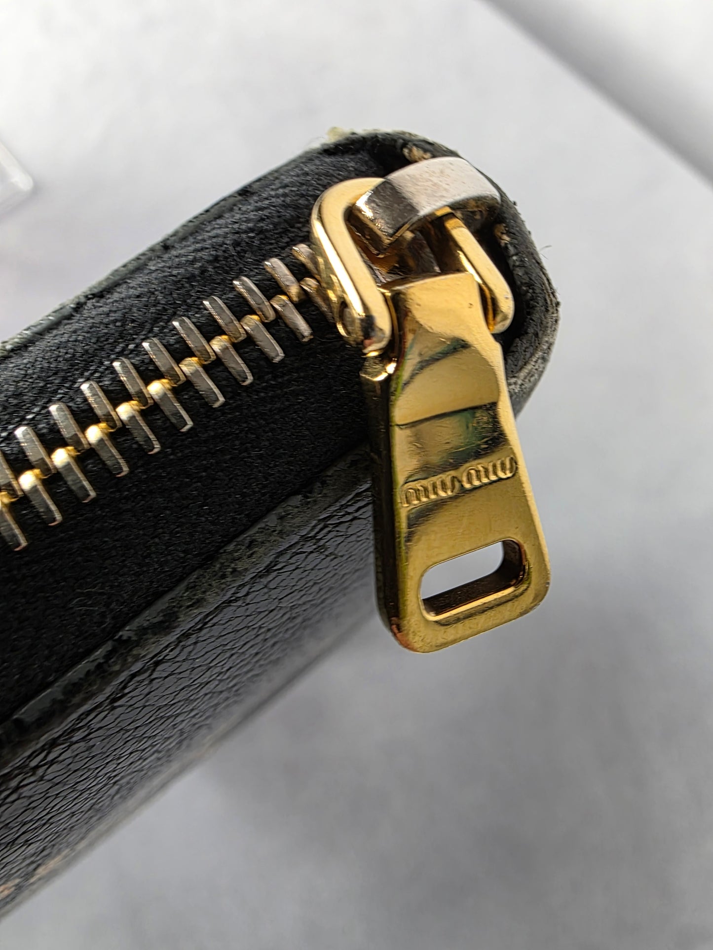 MIU MIU ZIPPER WALLET