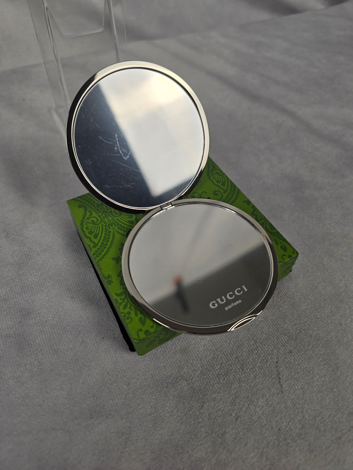GWP Gucci Beauty Silver Etched Metal Mirror Compact - NEW