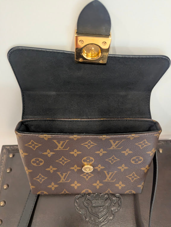 LOUIS VUITTON LOCKY BB