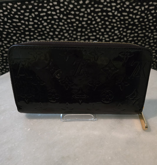 LOUIS VUITTON RED VERNIS ZIPPER WALLET