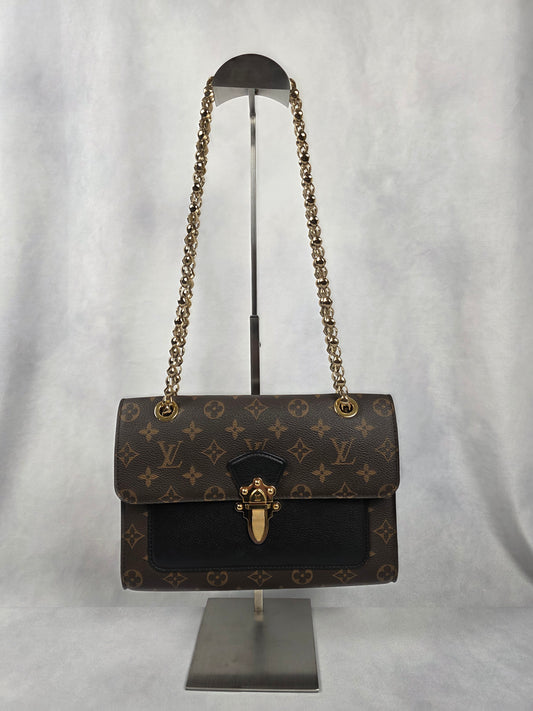 LOUIS VUITTON VICTORIE MONOGRAM CHAIN SHOULDER BAG