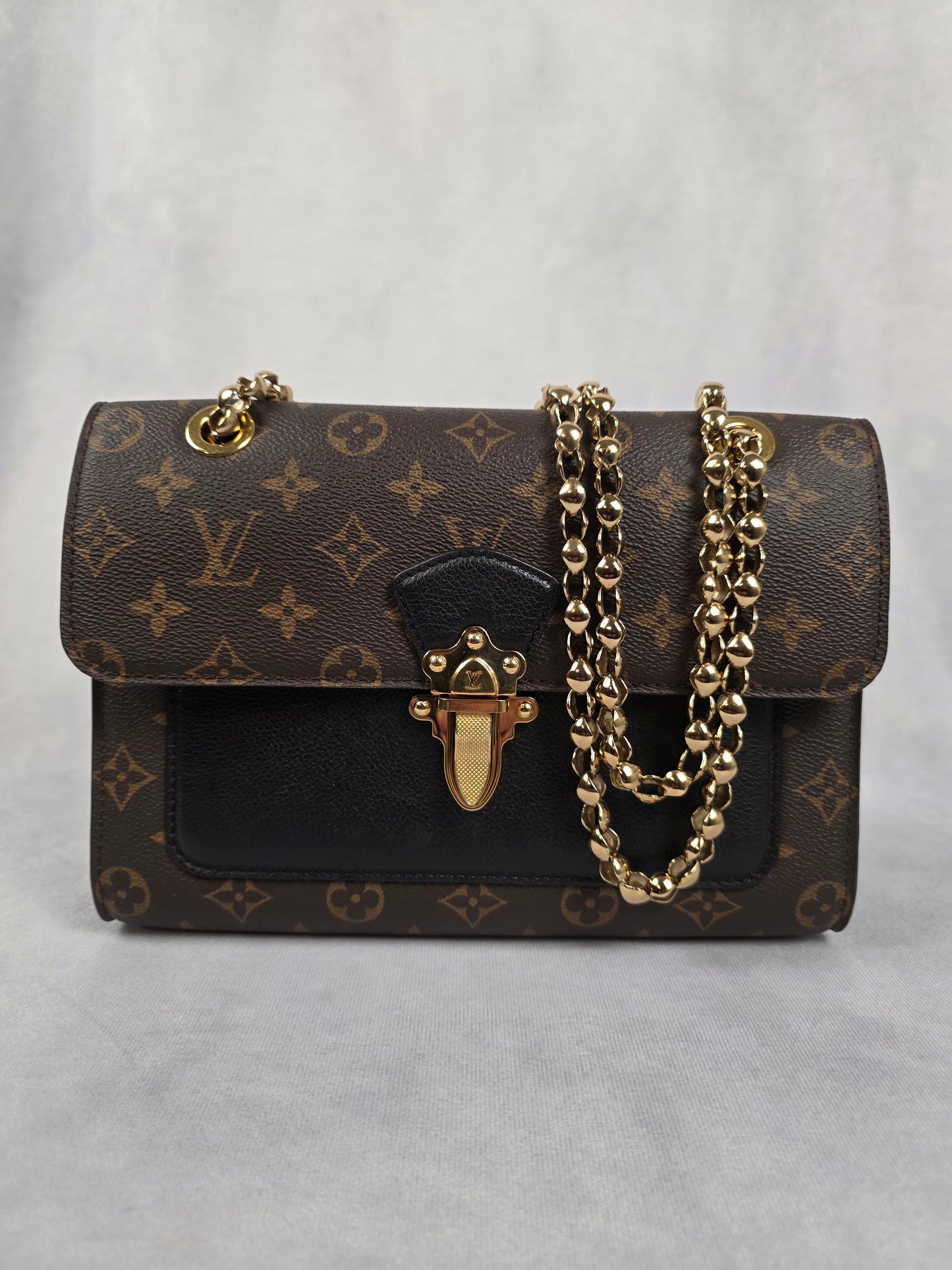 LOUIS VUITTON VICTORIE MONOGRAM CHAIN SHOULDER BAG