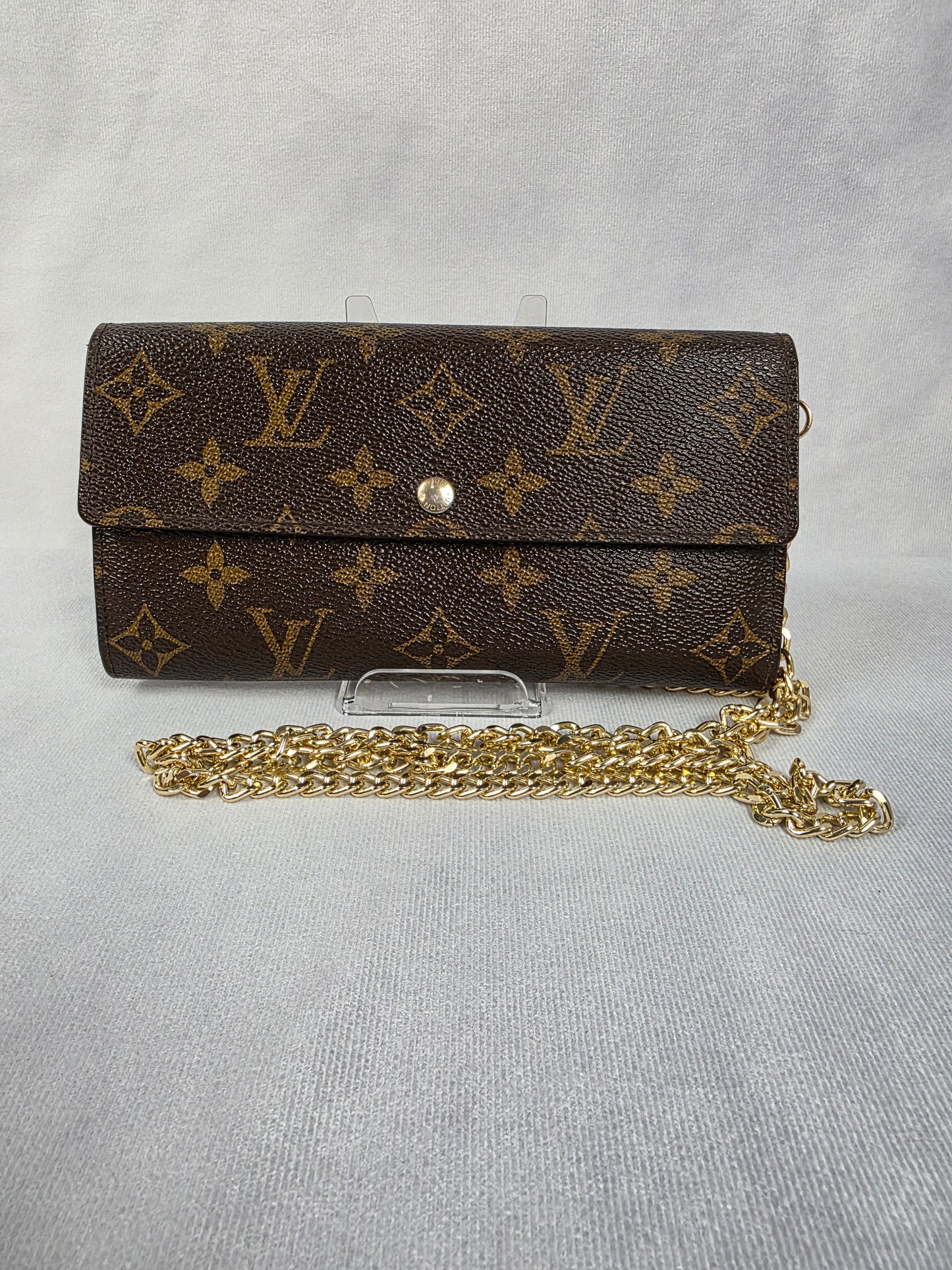 LOUIS VUITTON SARAH MONOGRAM WALLET W/ CHAIN, BOX AND DUST BAG
