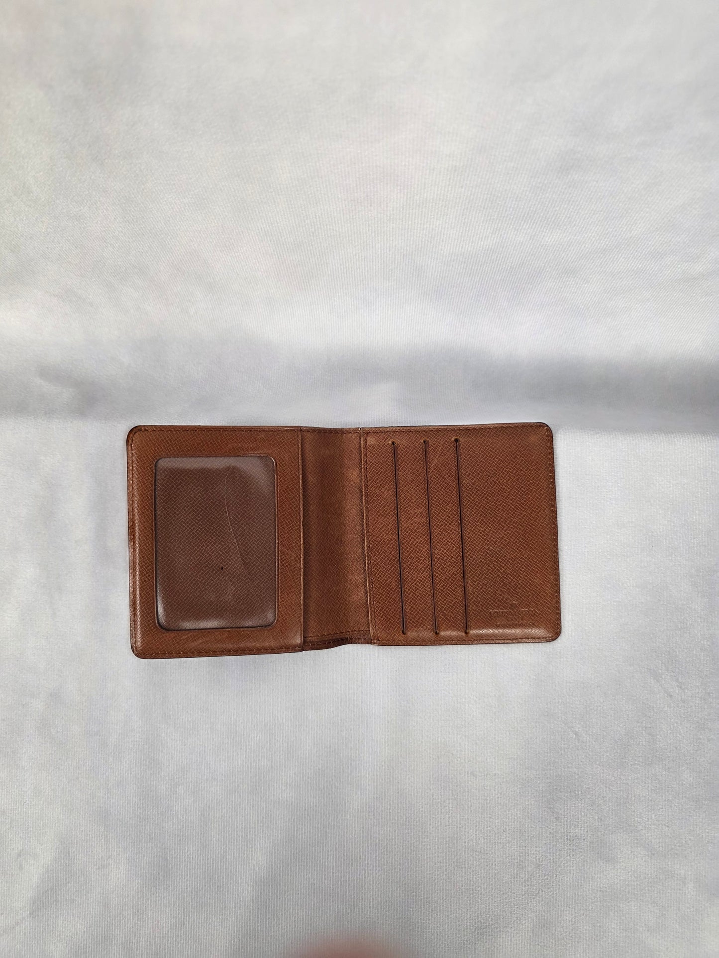 LOUIS VUITTON MONOGRAM BI-FOLD WALLET