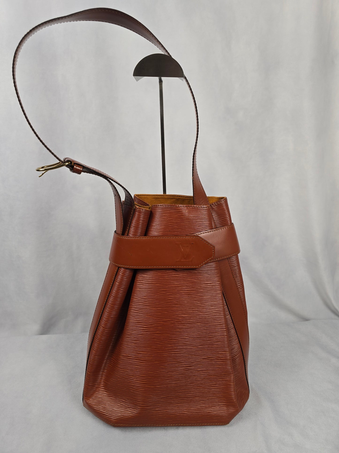 Louis Vuitton Epi Sac D'Epaule Kenyan Fawn