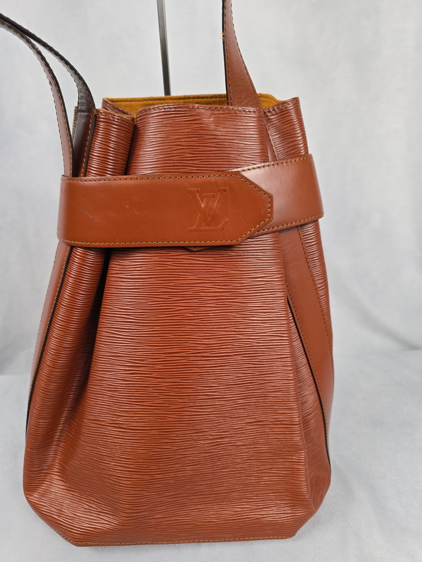 Louis Vuitton Epi Sac D'Epaule Kenyan Fawn