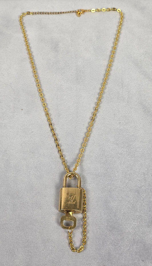 LOUIS VUITTON LOCK & KEY NECKLACE - GWP