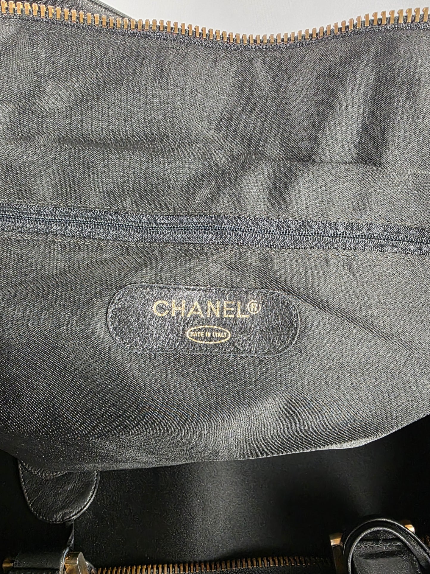 CHANEL VINTAGE & RARE DIAMOND QUILTED LAMBSKIN BLACK TRAVEL BAG, SIZE 60CM