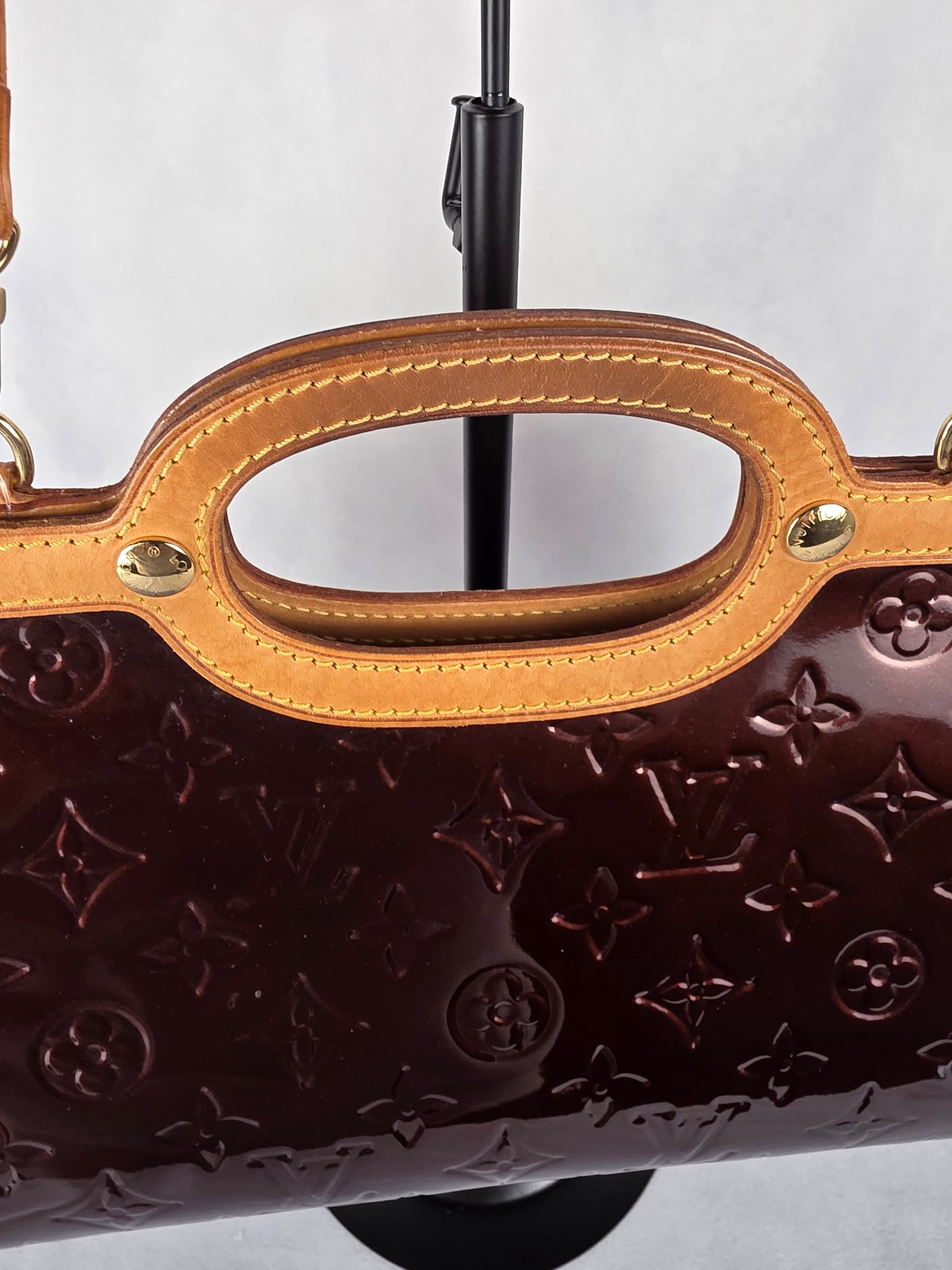 LOUIS VUITTON ROXBURY DRIVE MONOGRAM VERNIS HANDBAG IN AMARANTE (DEEP BURGUNDY) w/ SHOULDER STRAP