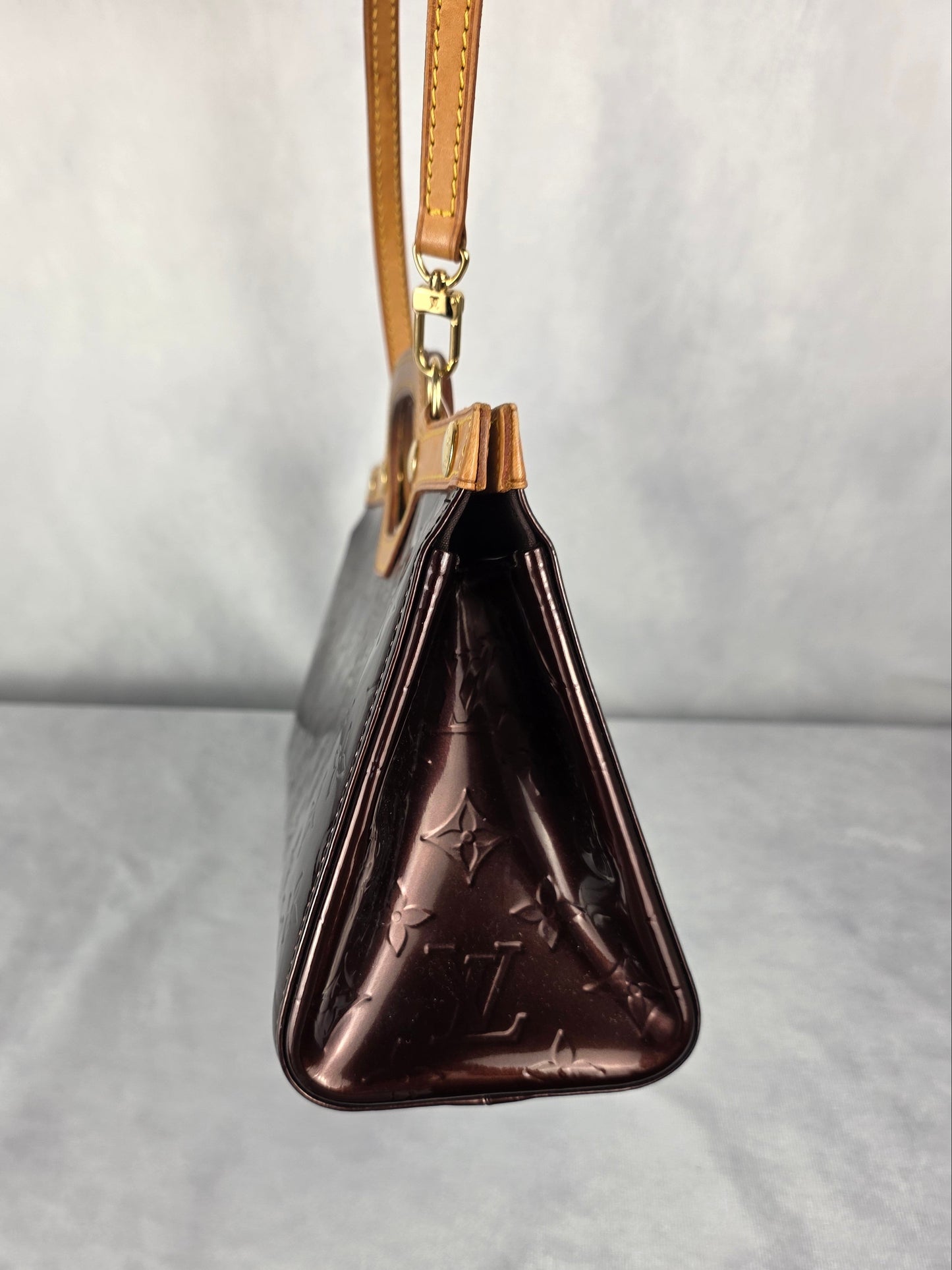 LOUIS VUITTON ROXBURY DRIVE MONOGRAM VERNIS HANDBAG IN AMARANTE (DEEP BURGUNDY) w/ SHOULDER STRAP