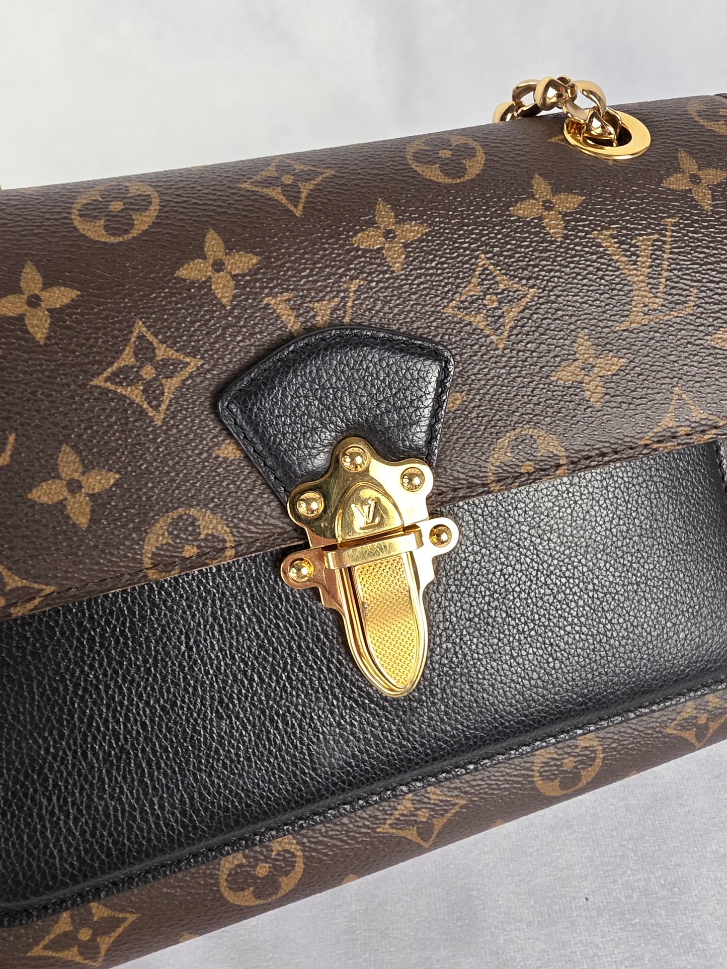 LOUIS VUITTON VICTOIRE MONOGRAM CHAIN SHOULDER BAG