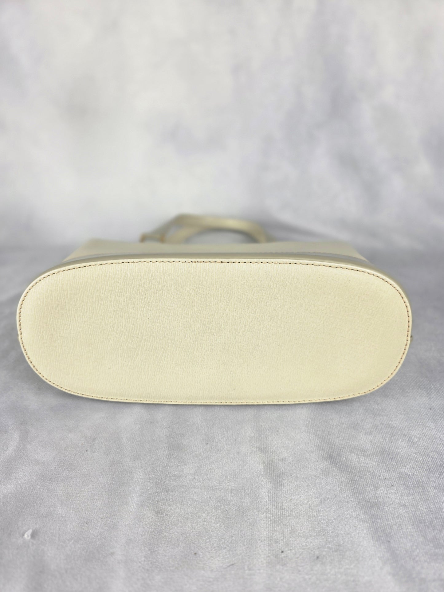 BURBERRY CREAM LEATHER TOP HANDLE BAG