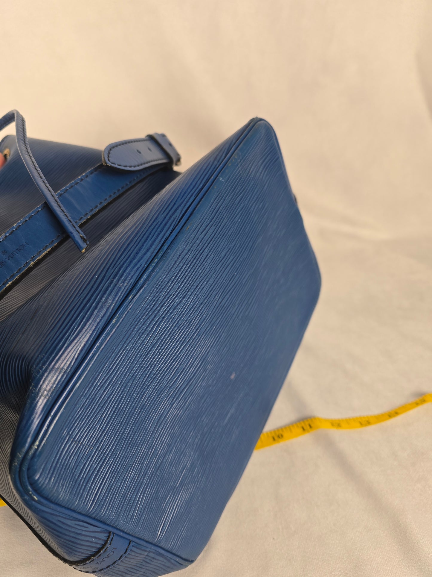 Louis Vuitton Epi Noe' Shoulder Drawstring Bag