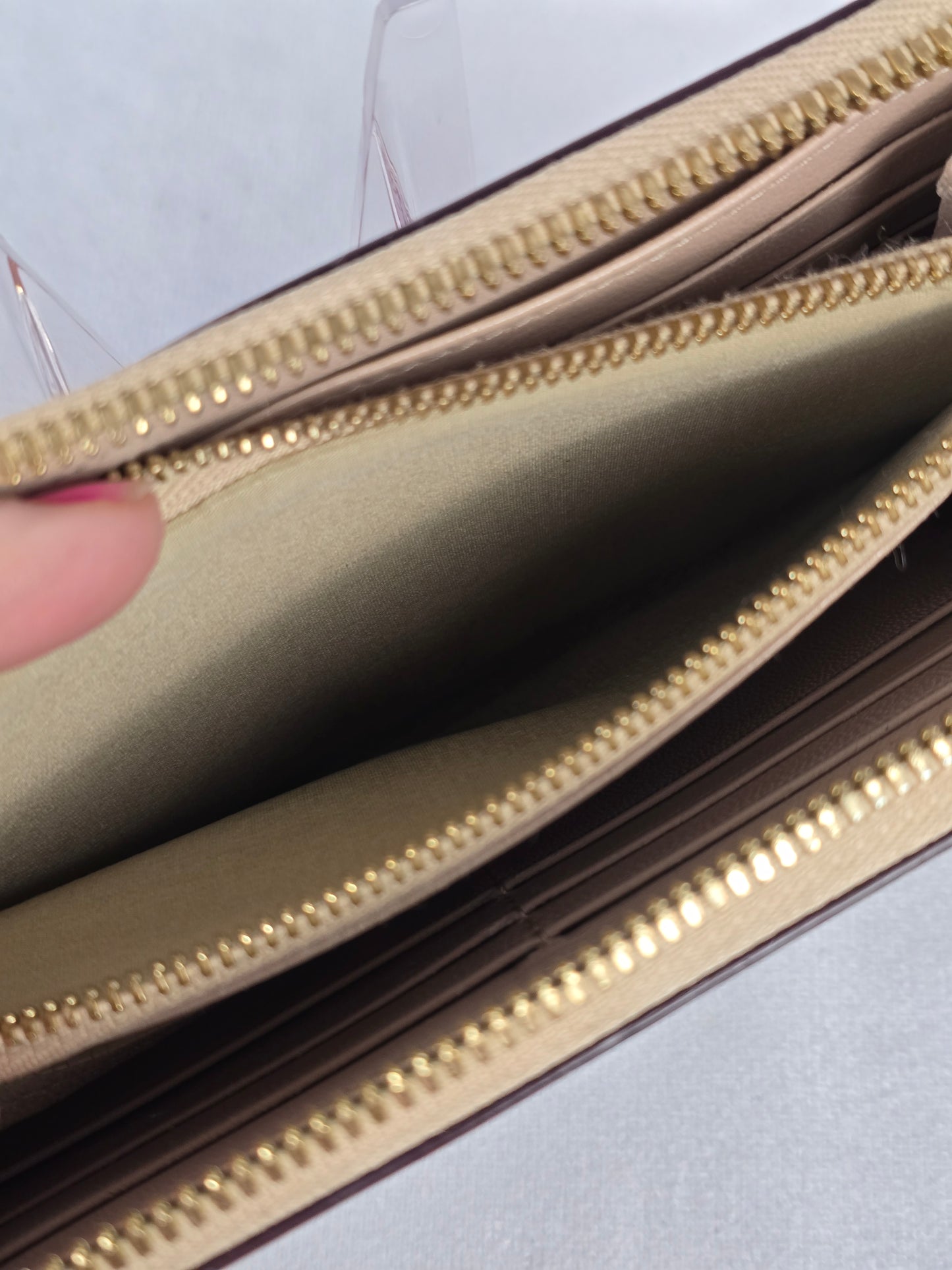 Chloe Two Tone Red/Cream Zippy Wallet