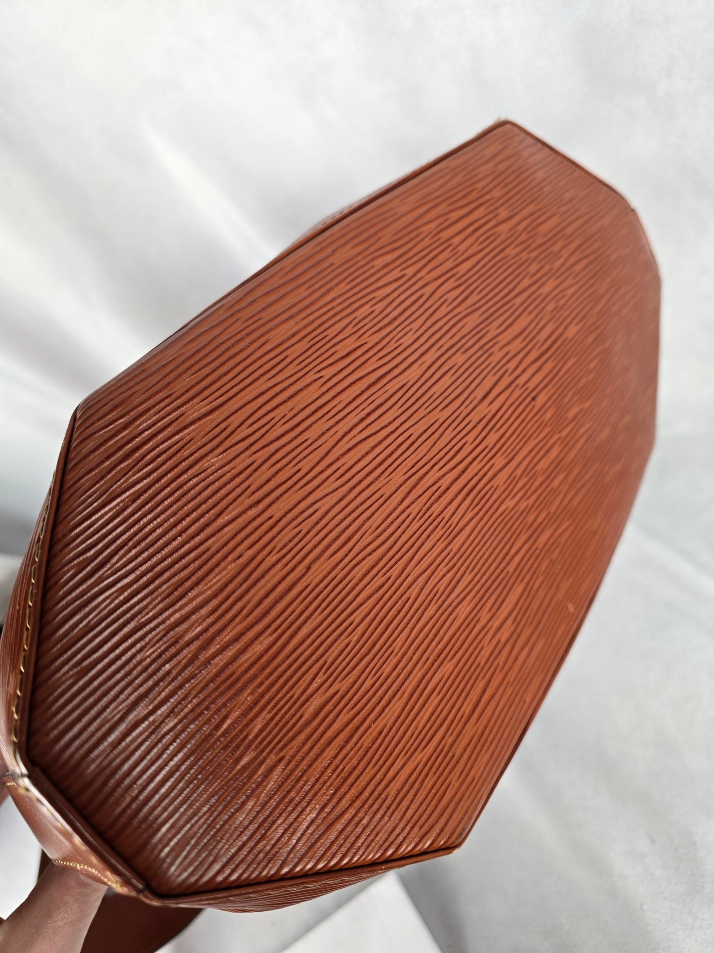 Louis Vuitton Epi Sac D'Epaule Kenyan Fawn