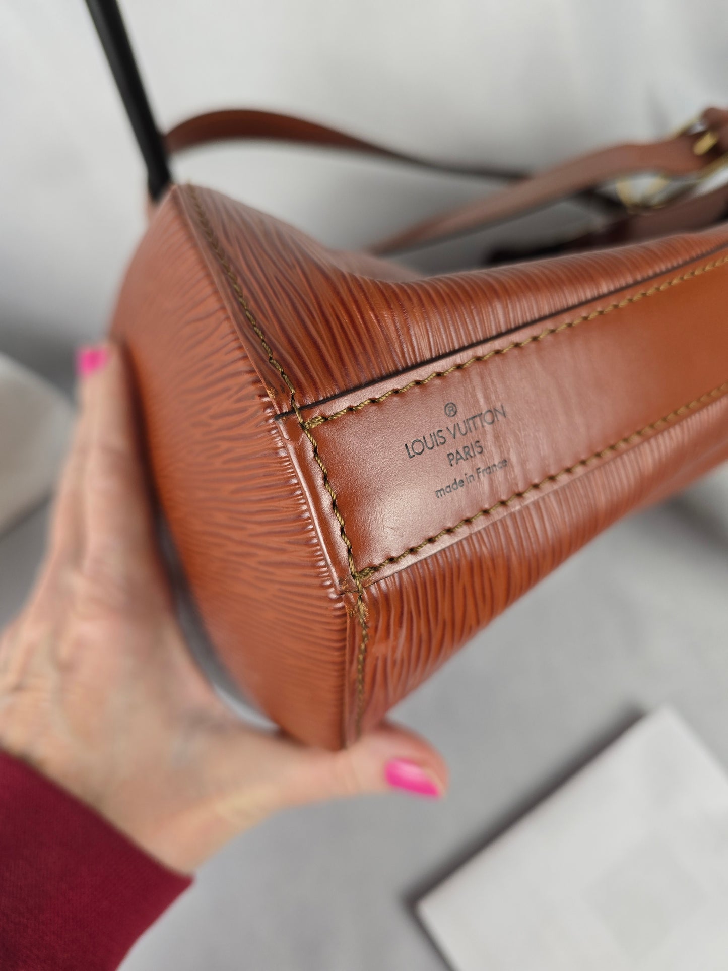 Louis Vuitton Epi Sac D'Epaule Kenyan Fawn