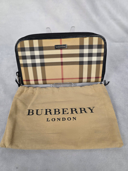 BURBERRY HOUSE CHECK LEATHER TRIM LONG ZIP WALLET