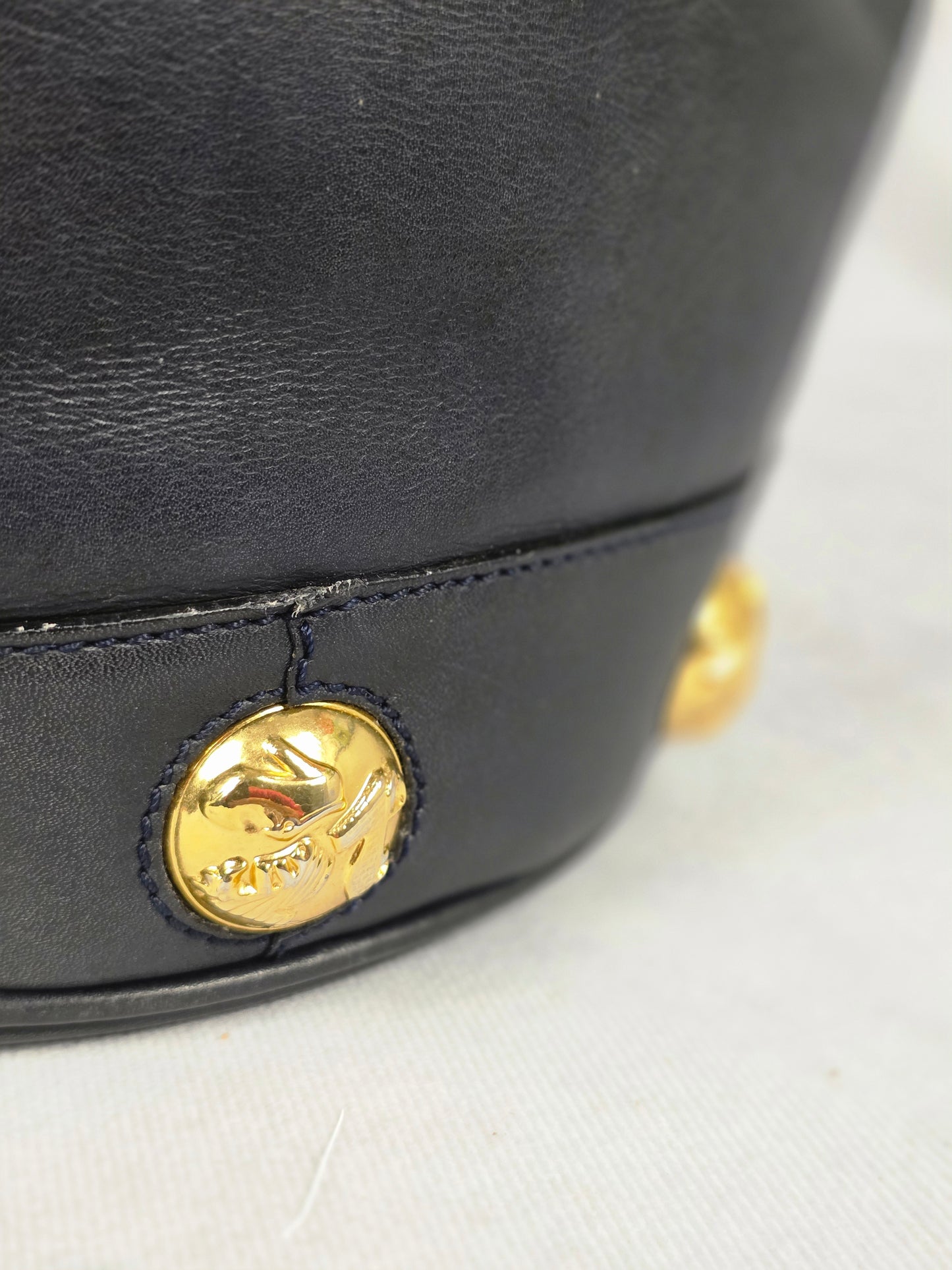 FERRAGAMO BLACK LEATHER DRAWSTRING BUCKET BAG