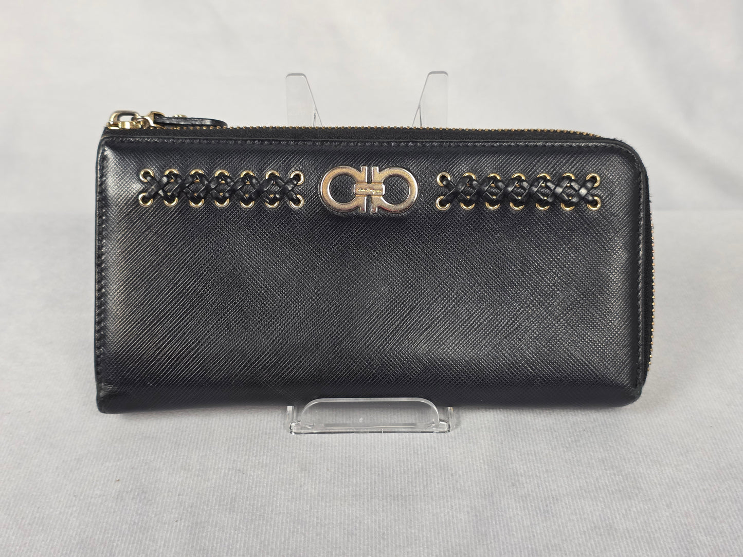 FERRAGAMO GANCINI ZIP-AROUND BLACK WALLET