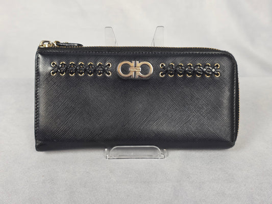 FERRAGAMO GANCINI ZIP-AROUND BLACK WALLET