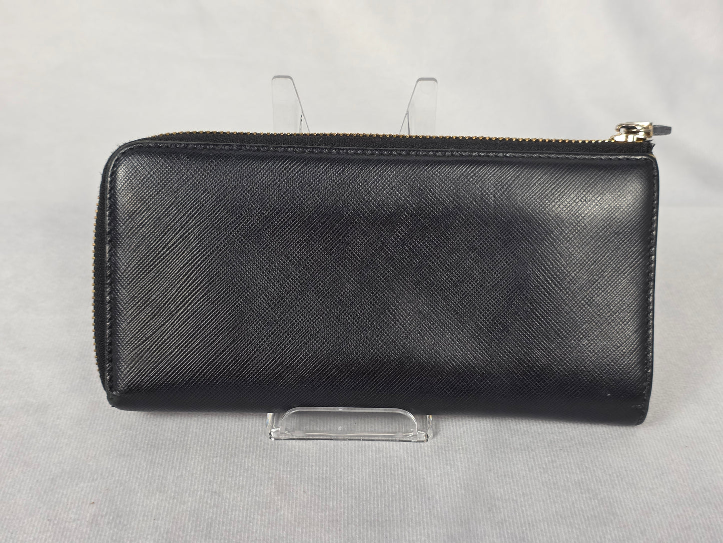 FERRAGAMO GANCINI ZIP-AROUND BLACK WALLET