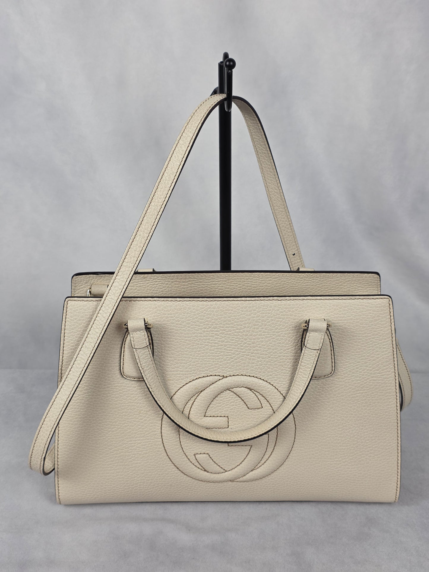 GUCCI SOHO TOP HANDLE BAG, BLACK W/ WHITE PEBBLED LEATHER