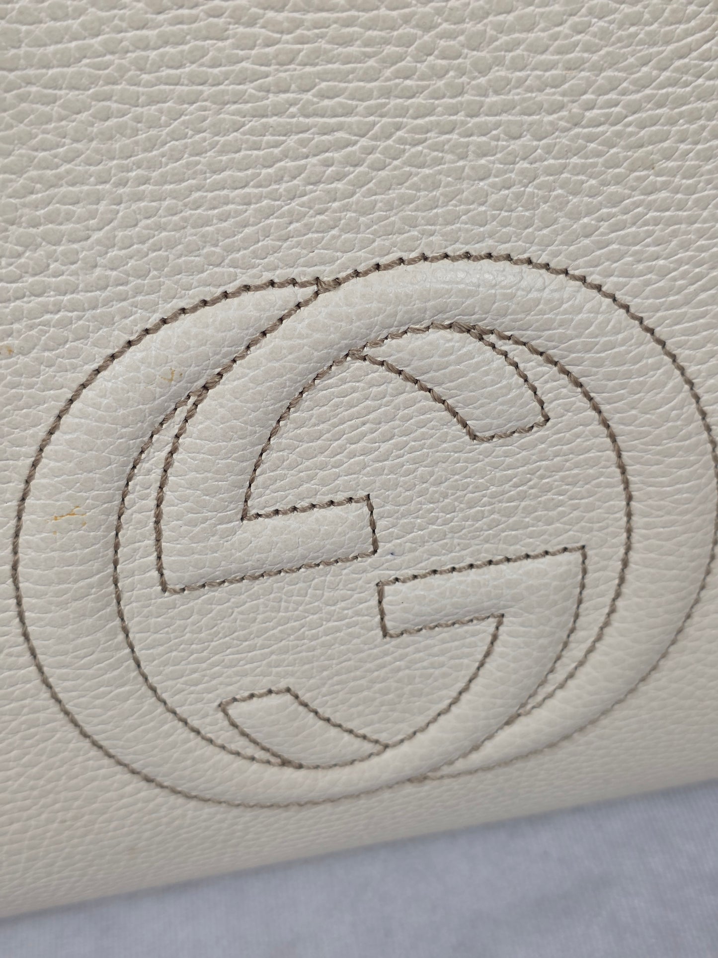 GUCCI SOHO TOP HANDLE BAG, BLACK W/ WHITE PEBBLED LEATHER