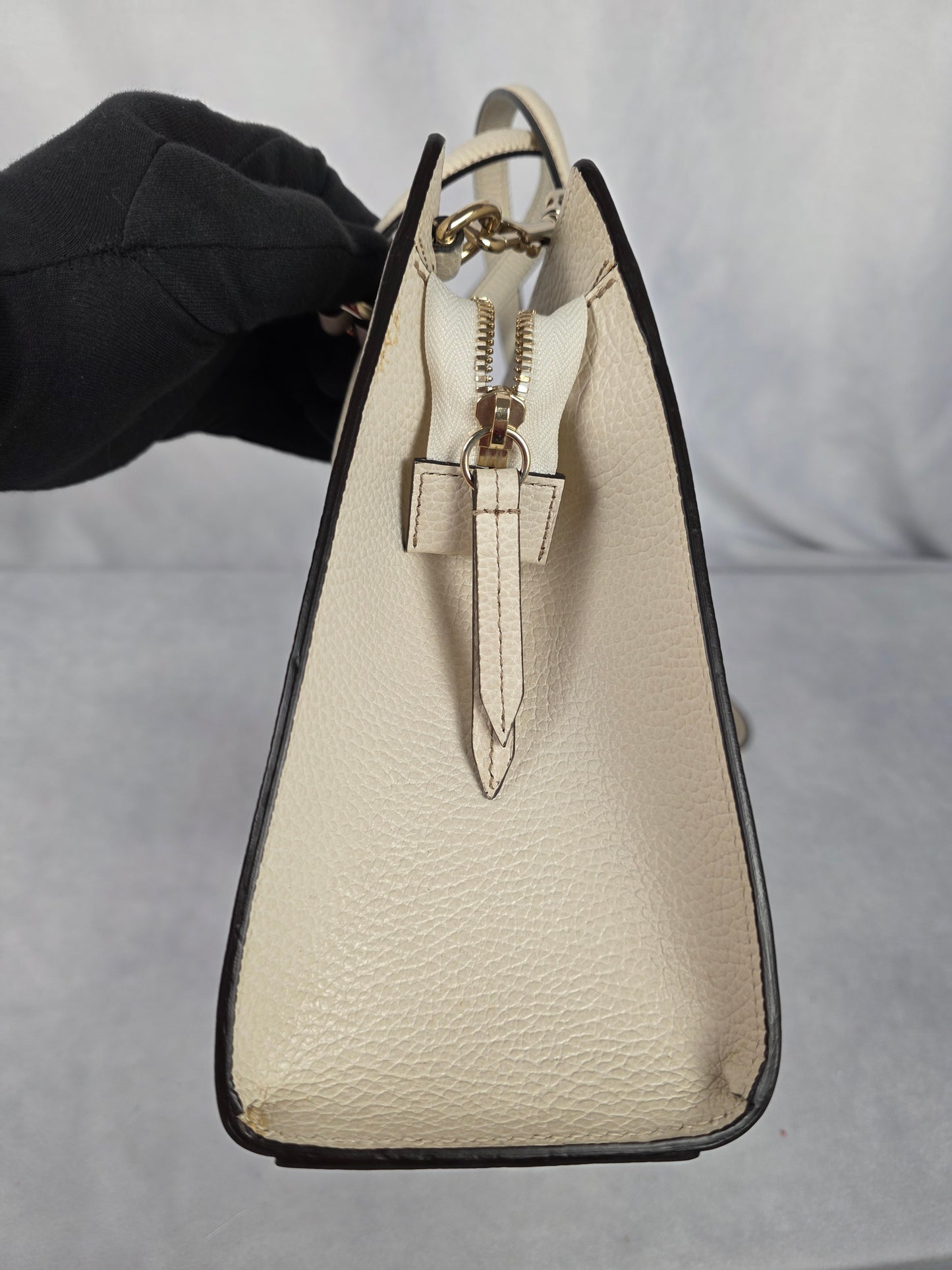 GUCCI SOHO TOP HANDLE BAG, BLACK W/ WHITE PEBBLED LEATHER