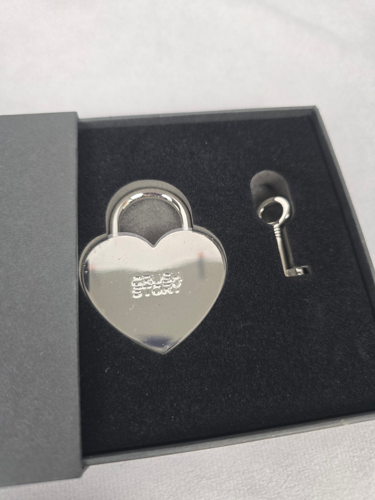 GWP Chanel Beaute LA Collection Silver Heart Lock and Key Set