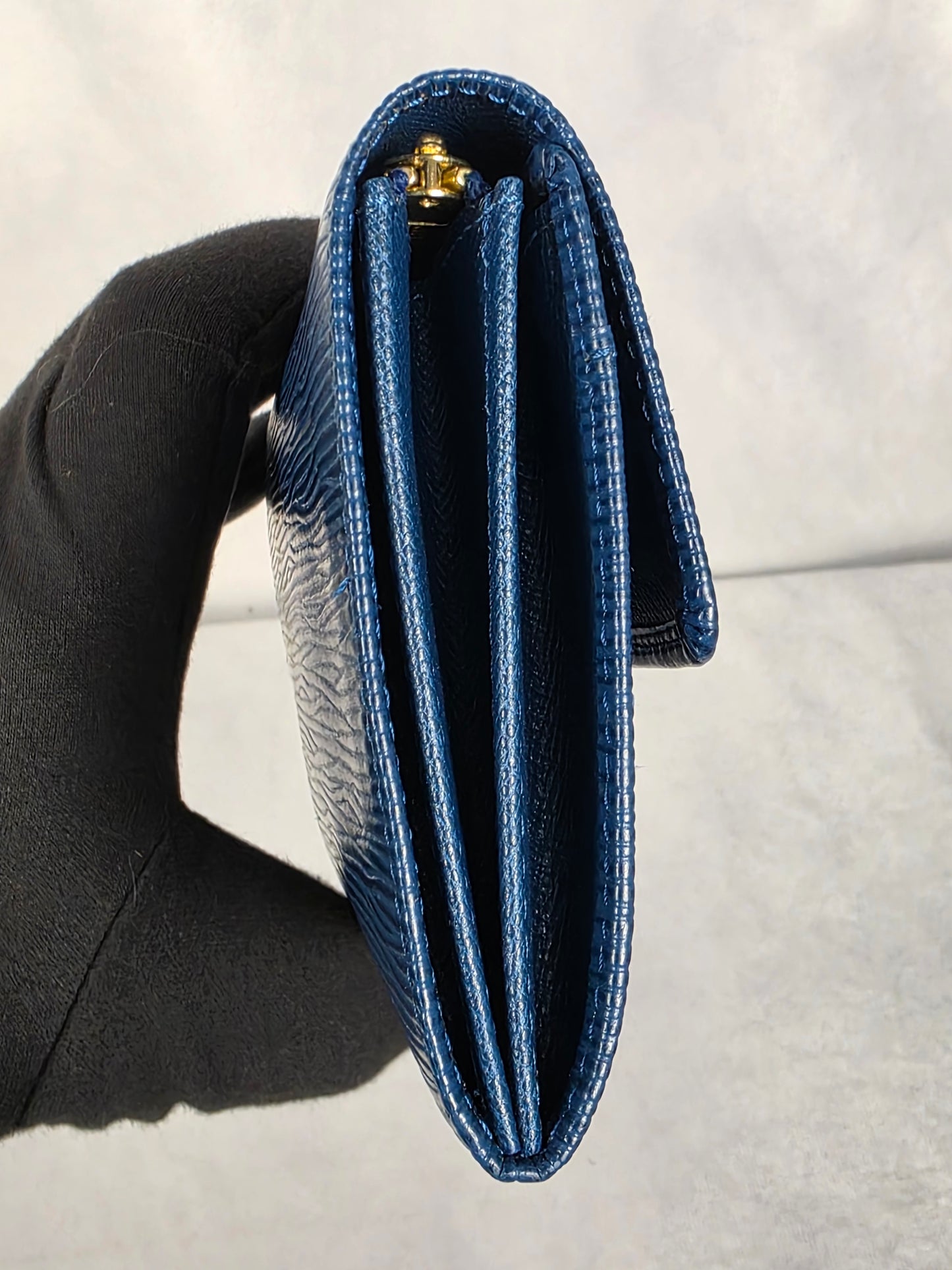 Louis Vuitton Blue Epi Sarah Wallet