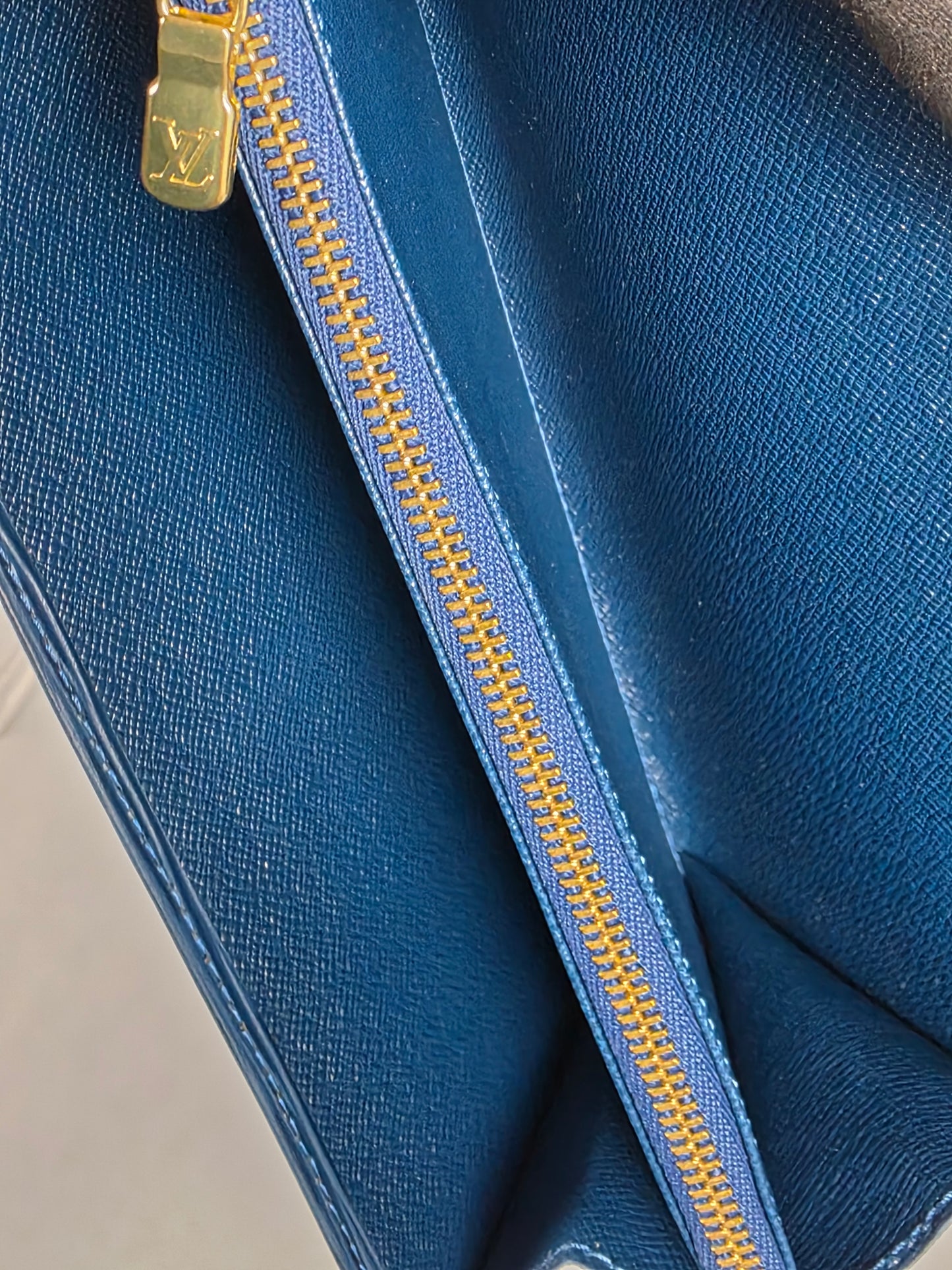 Louis Vuitton Blue Epi Sarah Wallet