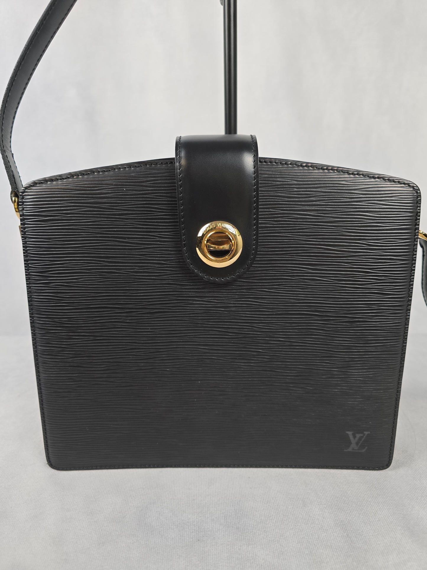 Louis Vuitton Epi Capucines Shoulder Bag in Black