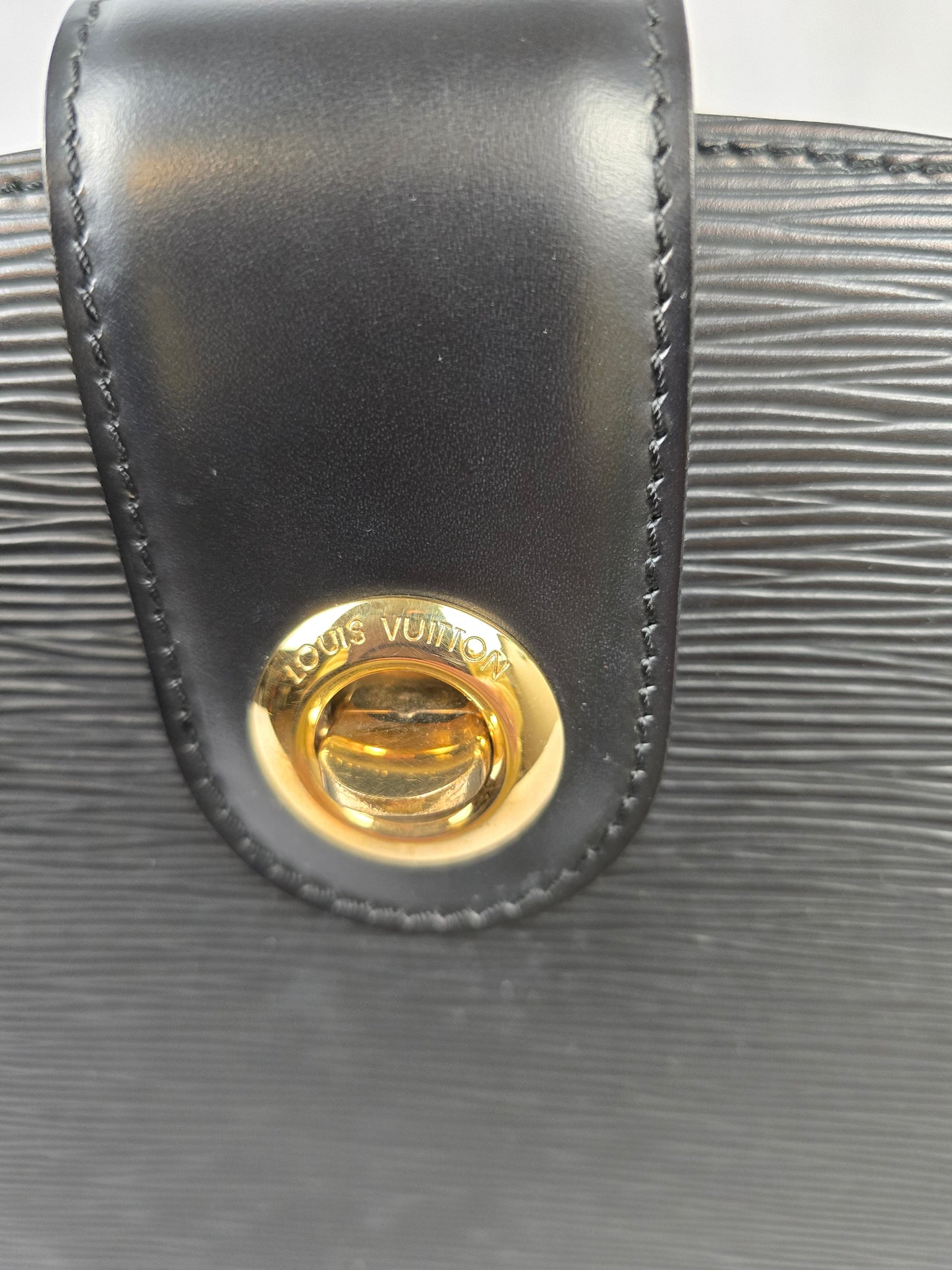 Louis Vuitton Epi Capucines Shoulder Bag in Black
