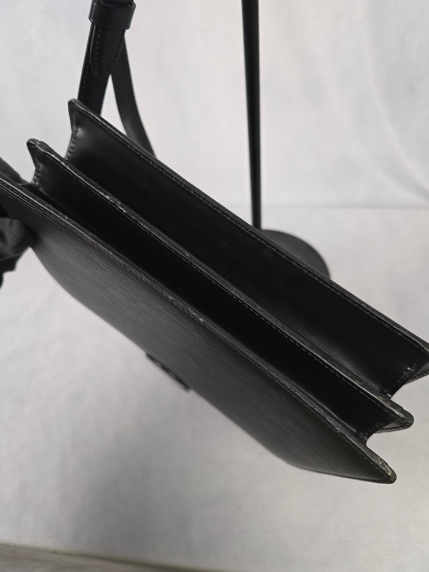 Louis Vuitton Epi Capucines Shoulder Bag in Black
