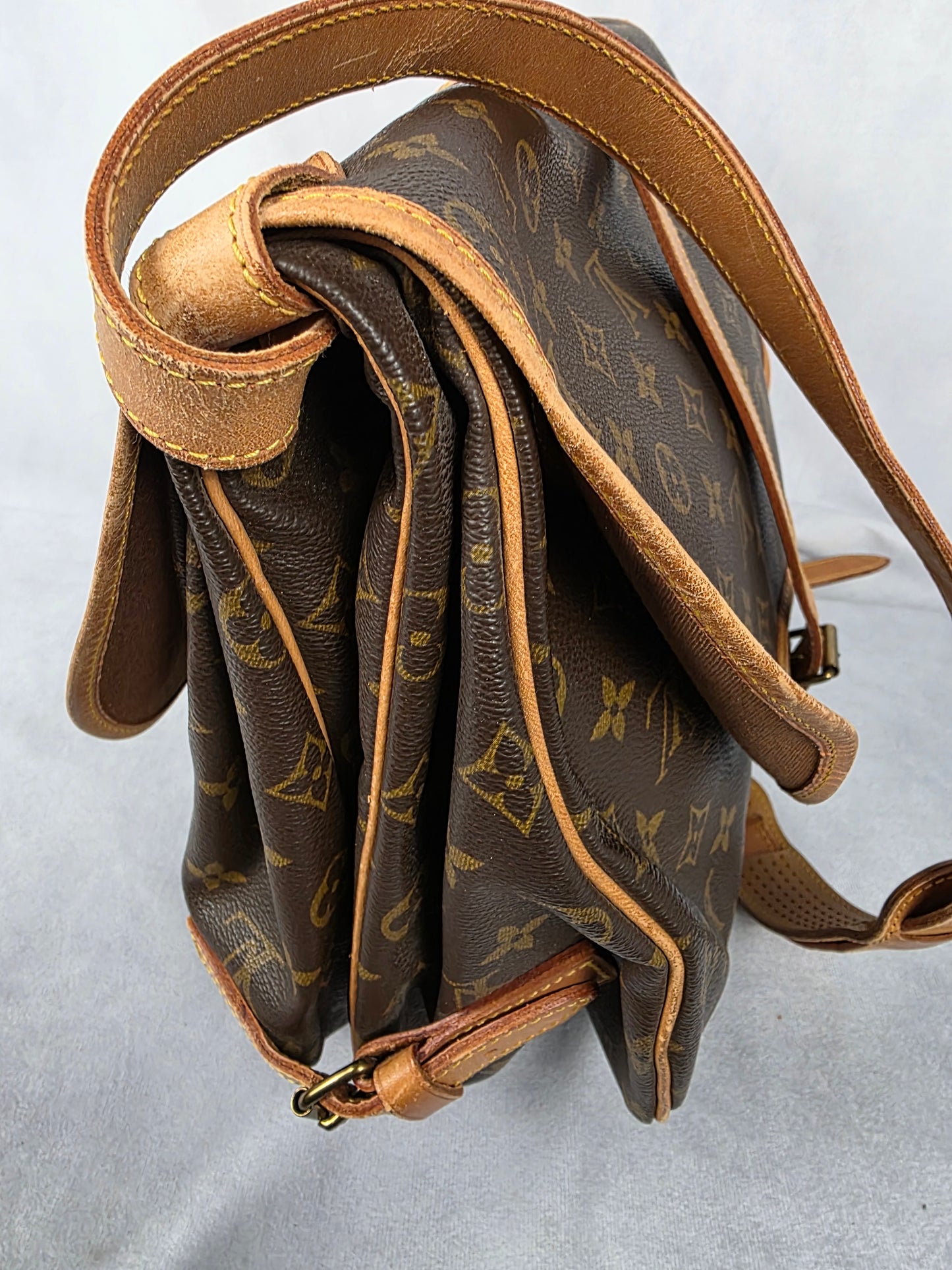 Louis Vuitton Monogram Saumur 35 Crossbody Messenger Bag