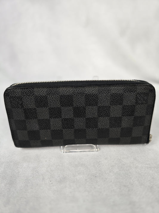 Louis Vuitton Damier Graphite Pattern Zippy Wallet