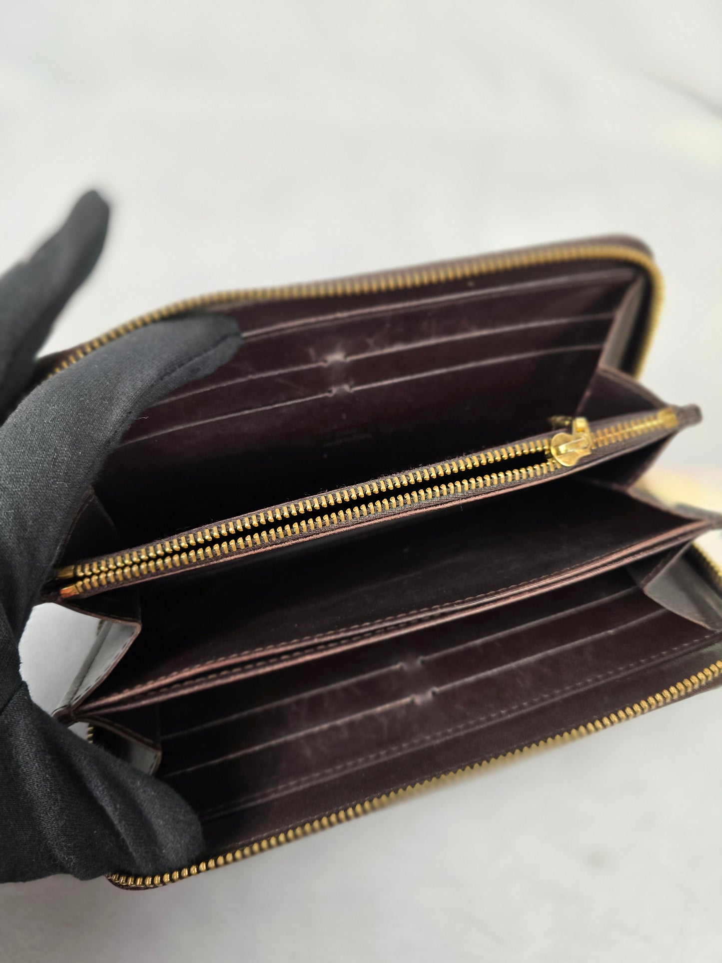 Louis Vuitton Amarente Vernis Brown Embossed Zippy Wallet