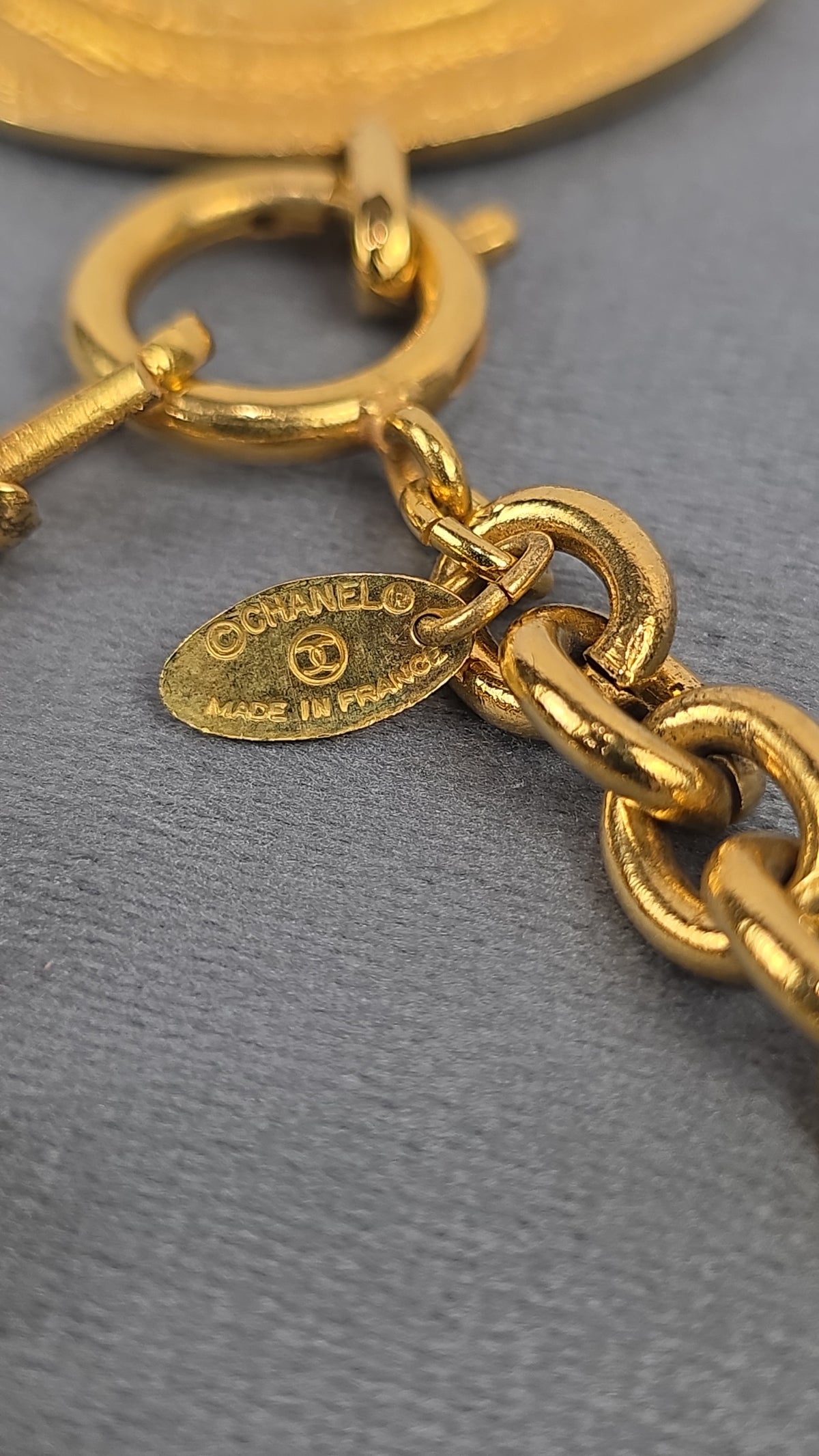 Vintage Chanel Gold-Plated 31 Rue Cambon Medallion Pendant Necklace