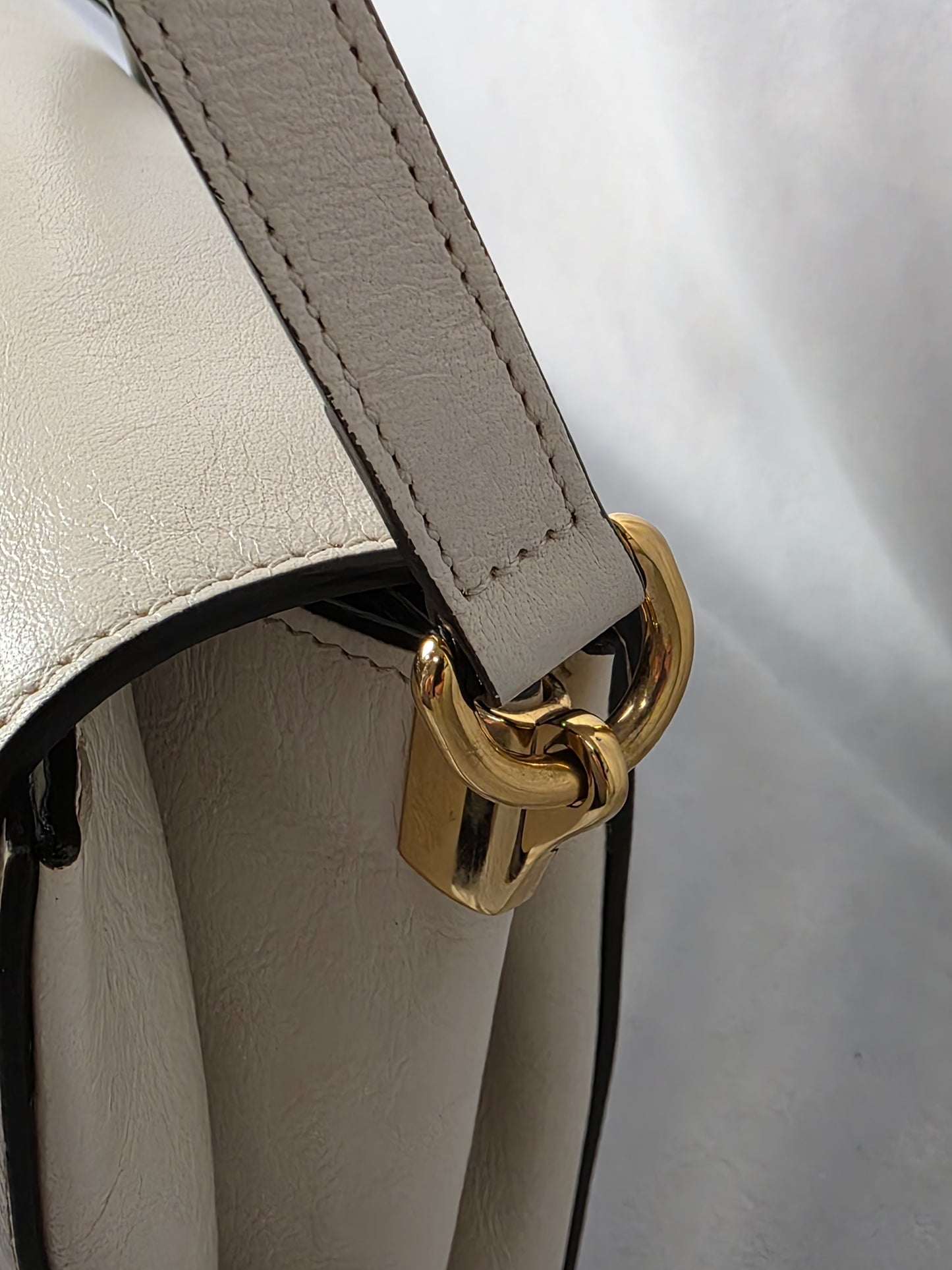Gucci Crystal Animalier Shoulder Bag in Off-White Leather