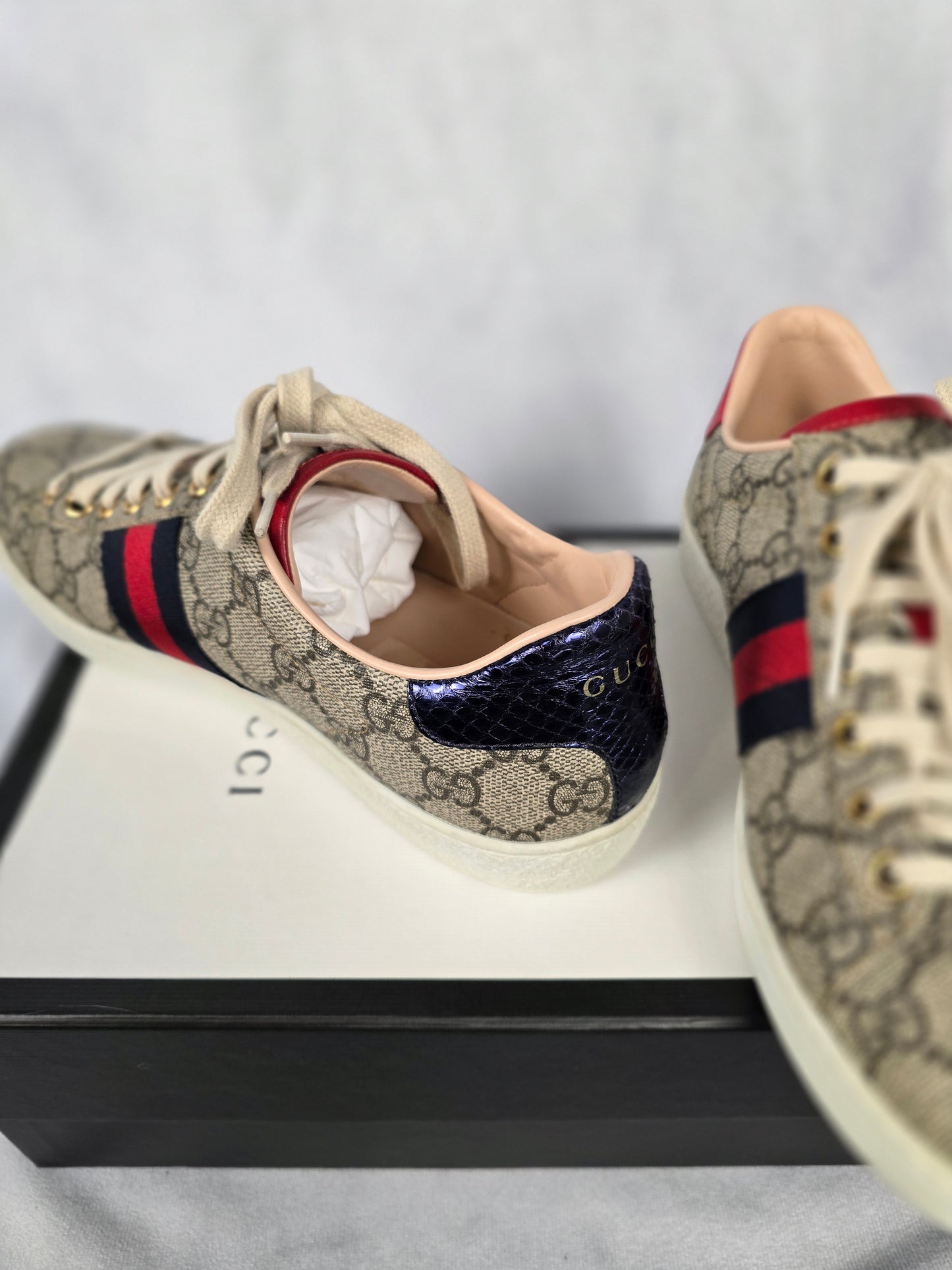Gucci Women's Ace GG Supreme Canvas Low Top Sneakers Size 7