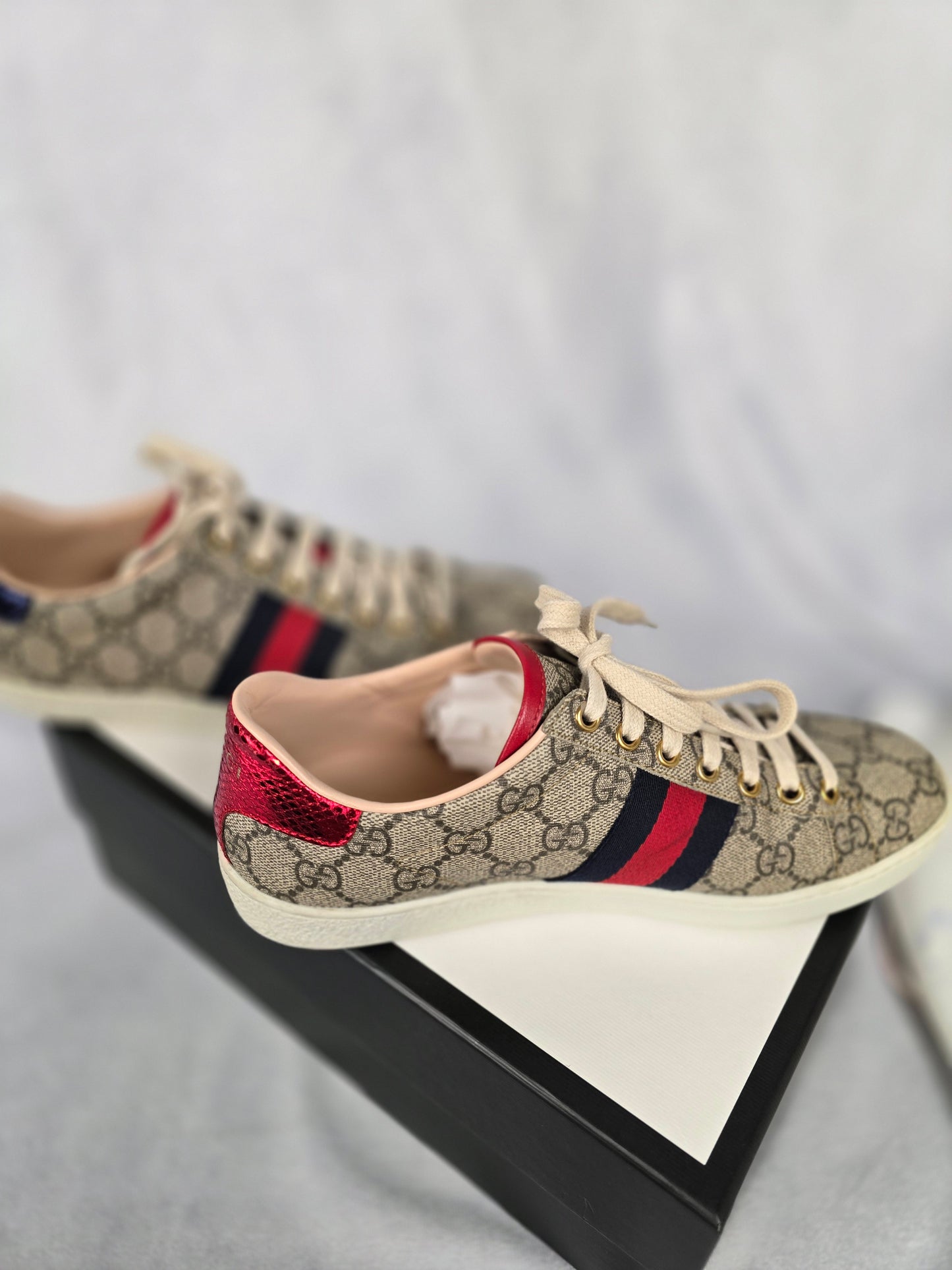 Gucci Women's Ace GG Supreme Canvas Low Top Sneakers Size 7