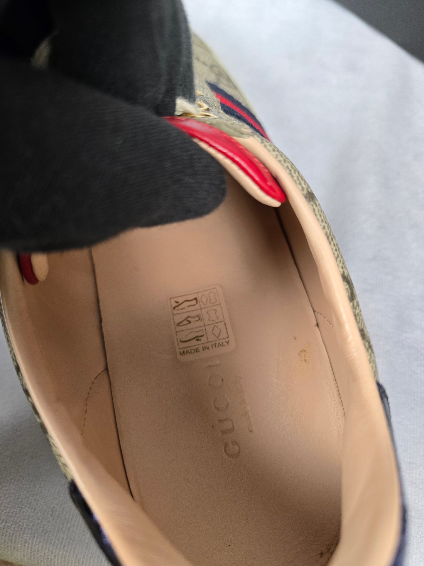 Gucci Women's Ace GG Supreme Canvas Low Top Sneakers Size 7