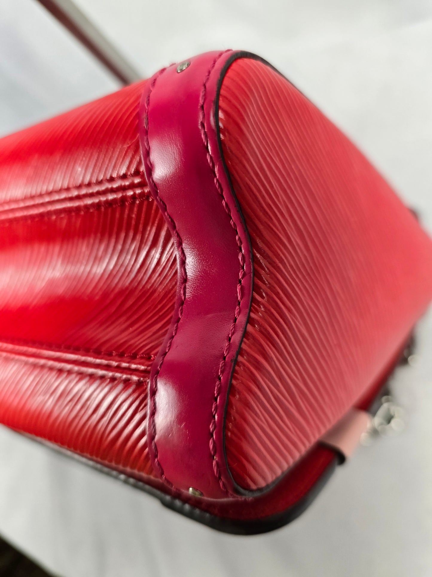 Louis Vuitton Limited Edition Red Epi Leather Trunk Twist MM Shoulder Bag