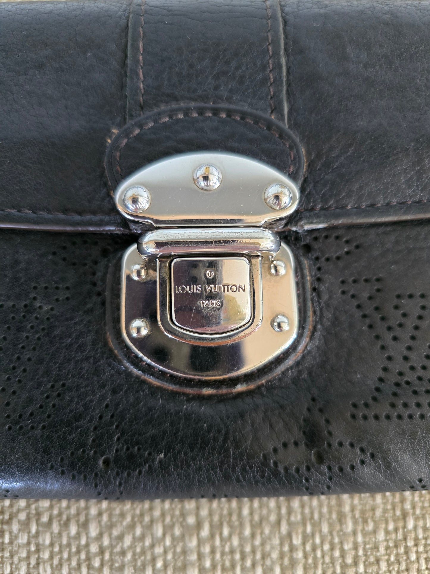 Louis Vuitton Portefeuille Amelia Mahina Leather Long Wallet Black