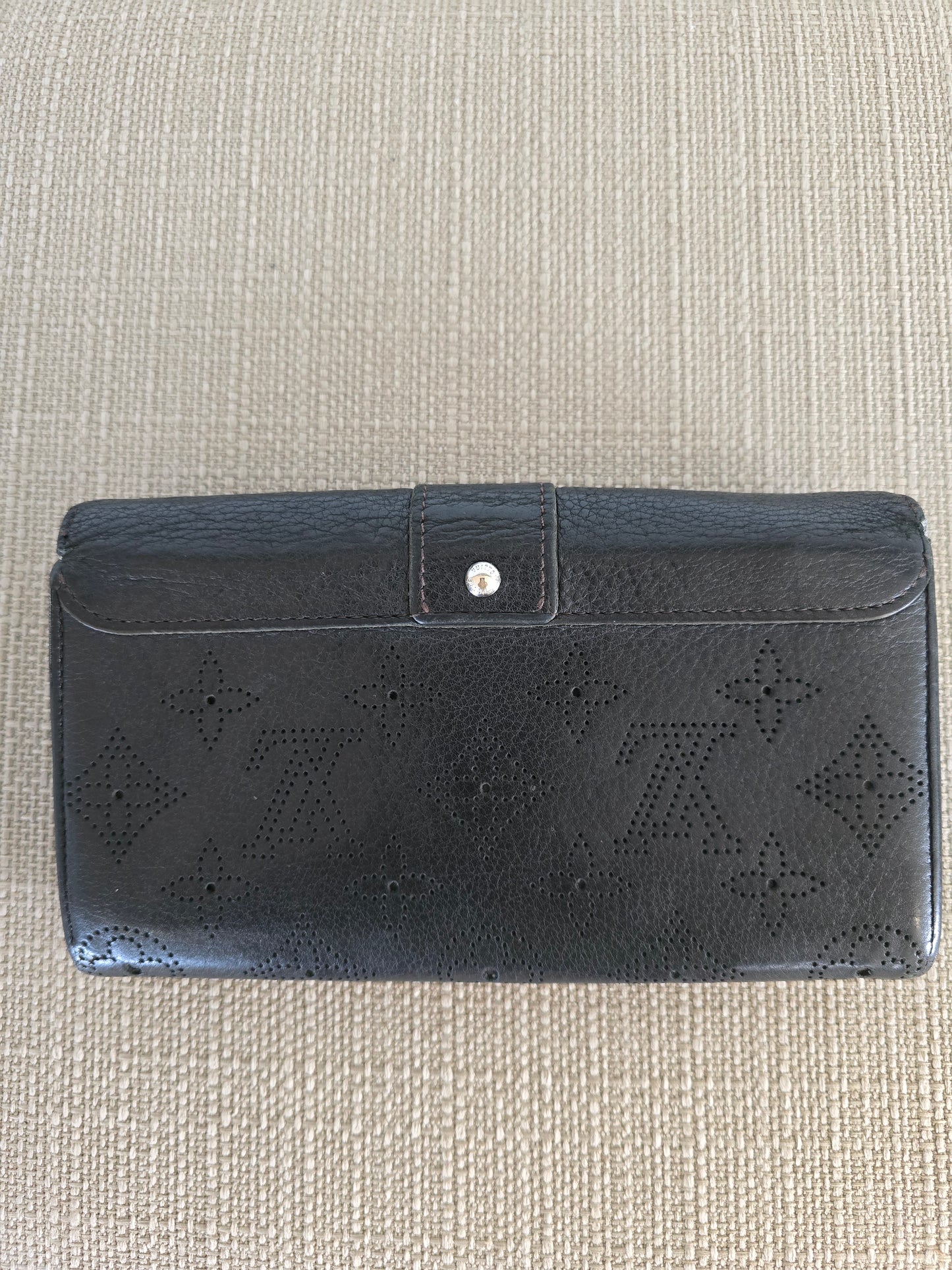 Louis Vuitton Portefeuille Amelia Mahina Leather Long Wallet Black