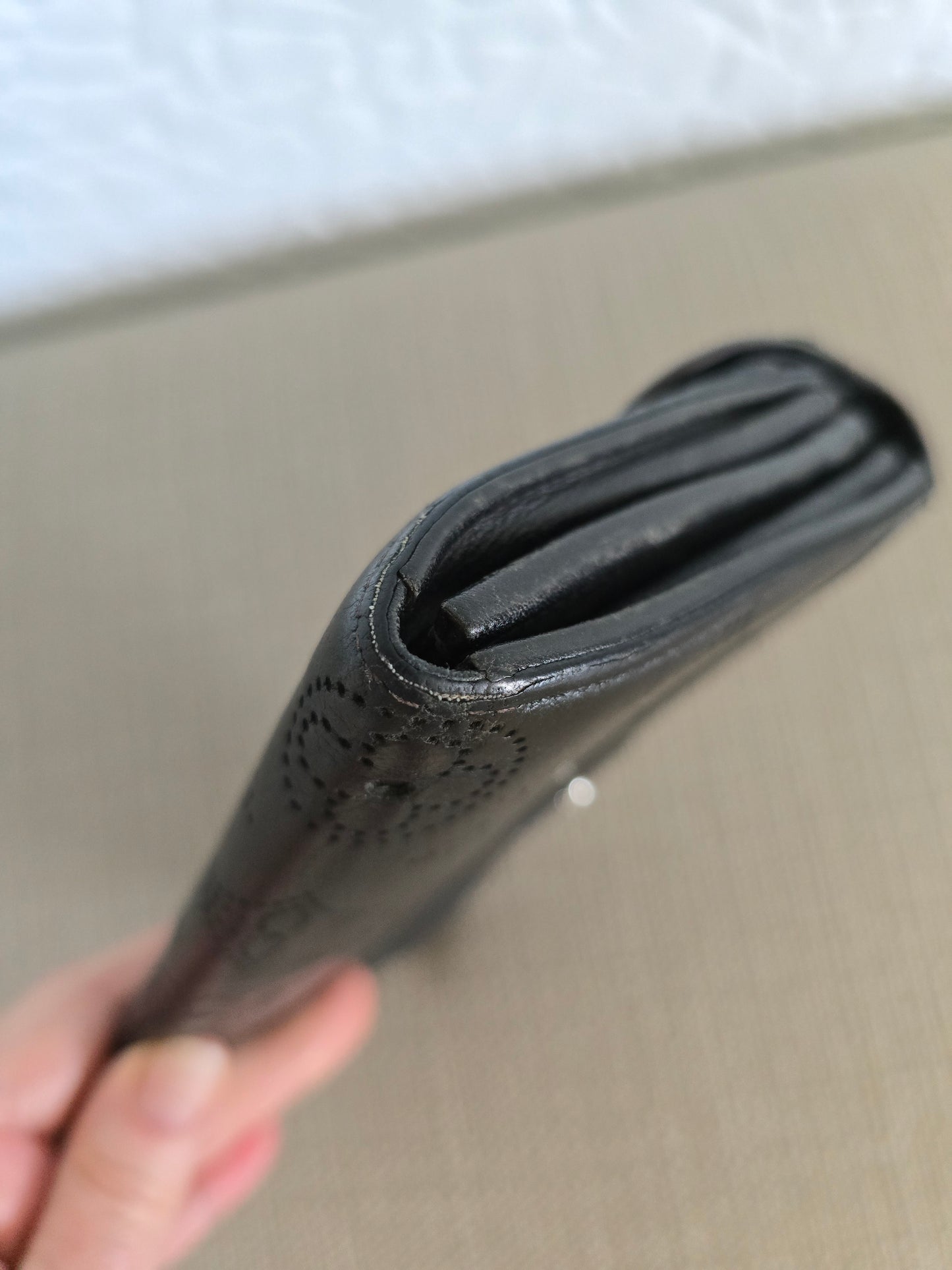 Louis Vuitton Portefeuille Amelia Mahina Leather Long Wallet Black
